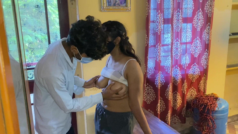 Indian Teen Girl's: 户外性爱继兄弟和继妹在门外浪漫和性喀拉拉邦夫妇在露台上发生性关系