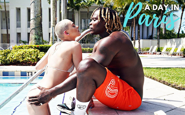 King BBC Official: Den v Paříži - BBC Se setkává s Tiny European