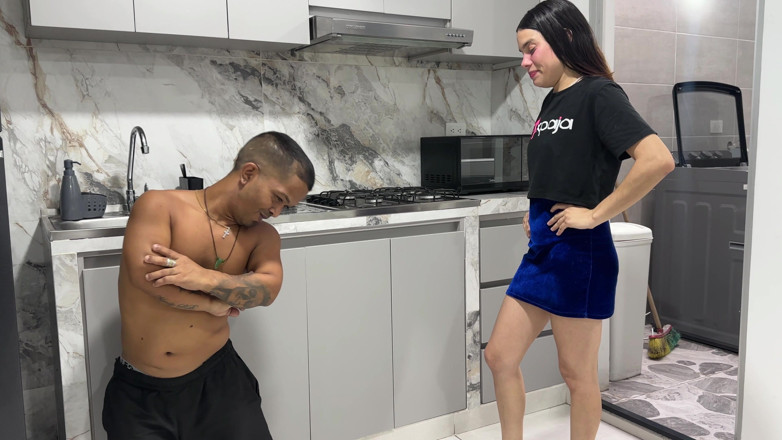 chikysex: Adik tiri nakal menggoda abang tirinya sendiri sampai dia melihat...