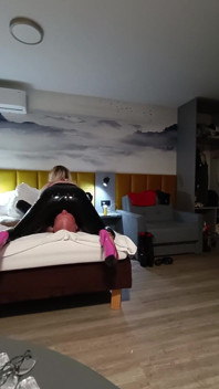 Zeița Katrix Face Sitting în pantaloni din latex Provocare
