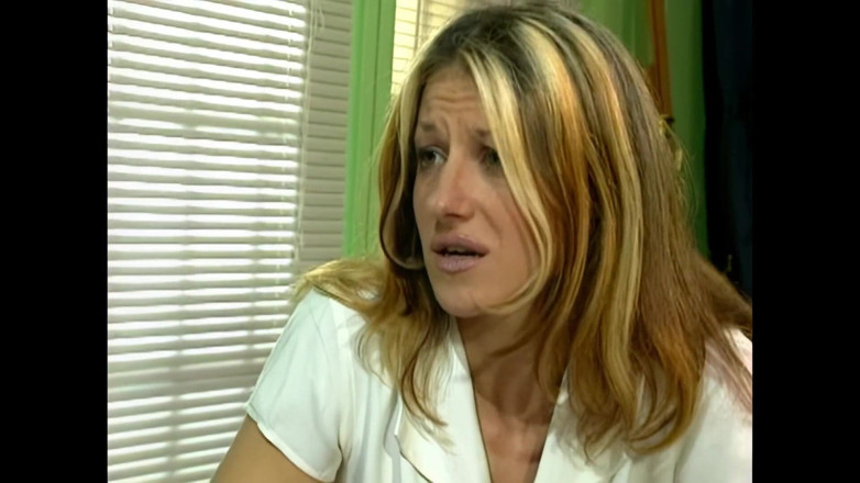 Blitzporn: युवा करीमा चक मार्टिनो के बड़े लंड से कड़ी मेहनत से गड़बड़ करना चाहती है