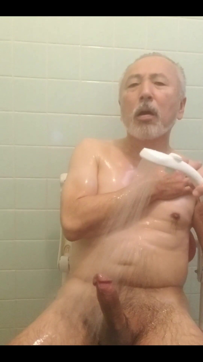 Japanese daddy: Masturbuje v koupelně