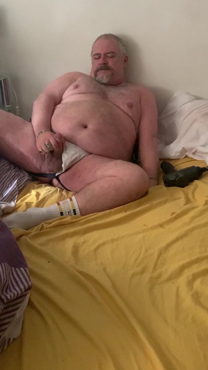B A Bear: Fat Stepdaddy Wanks with Massage Toy