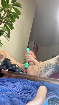 Sólo poprvé zkouší sexuální stroj