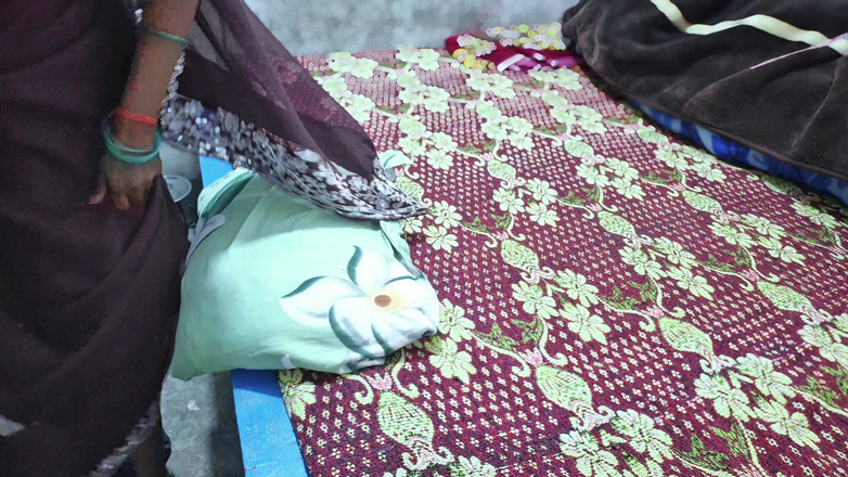 ExcitedWomen: Futai indian sexy în dormitor în sari verde