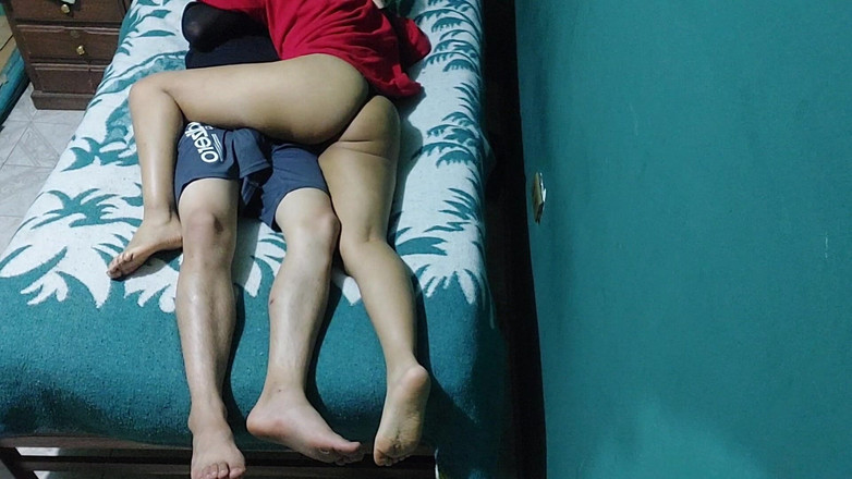 Josyandhot: Compartilhando cama com indiana sexy