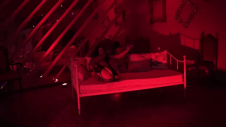 Spaingirl Natalie: İspanya'da Kulüp Canlı Striptiz Gösterisi
