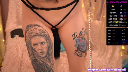 Karneli Bandi: Karneli Bandi plays with her juicy pussy on stream