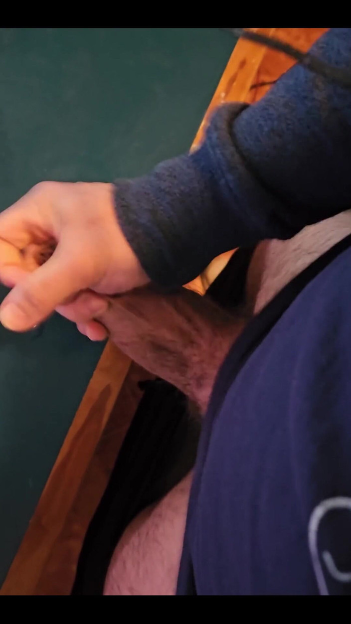 RAvingr4d4: Obrovský penis na stole