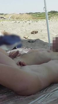 # 4 Esposa exibicionista ao ar livre amadora milf punheta grande Frente de Voyeur com Porra - Misscreamy