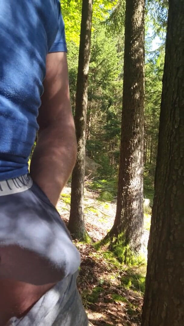 CumShorts: Outdoor cum