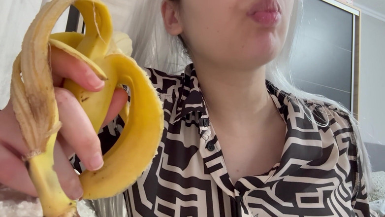 AmayaMori: Obří nevlastní sestra jí drobný nevlastní bratr