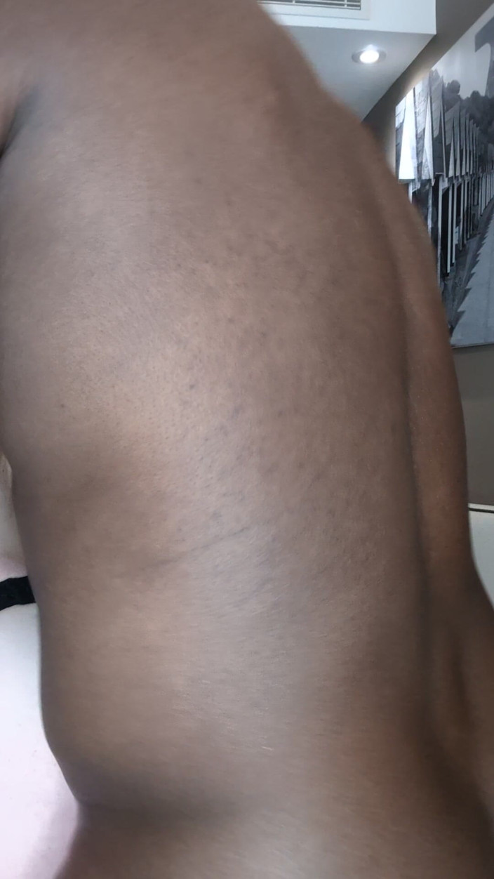 Marie X: 蛋蛋深深插入marie的阴户