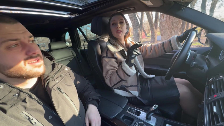 Hottie goddess: Mléčná bohyně si hraje v autě