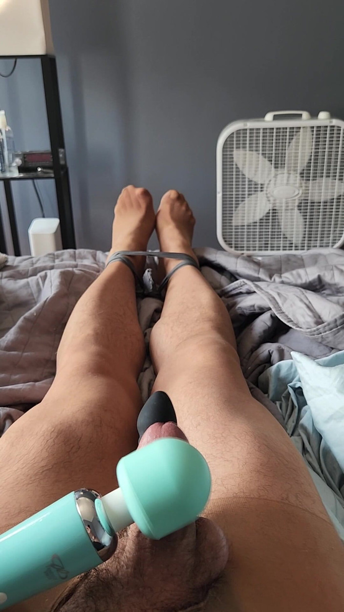 Nyronic: Máy rung bắn tinh quần tất sissy