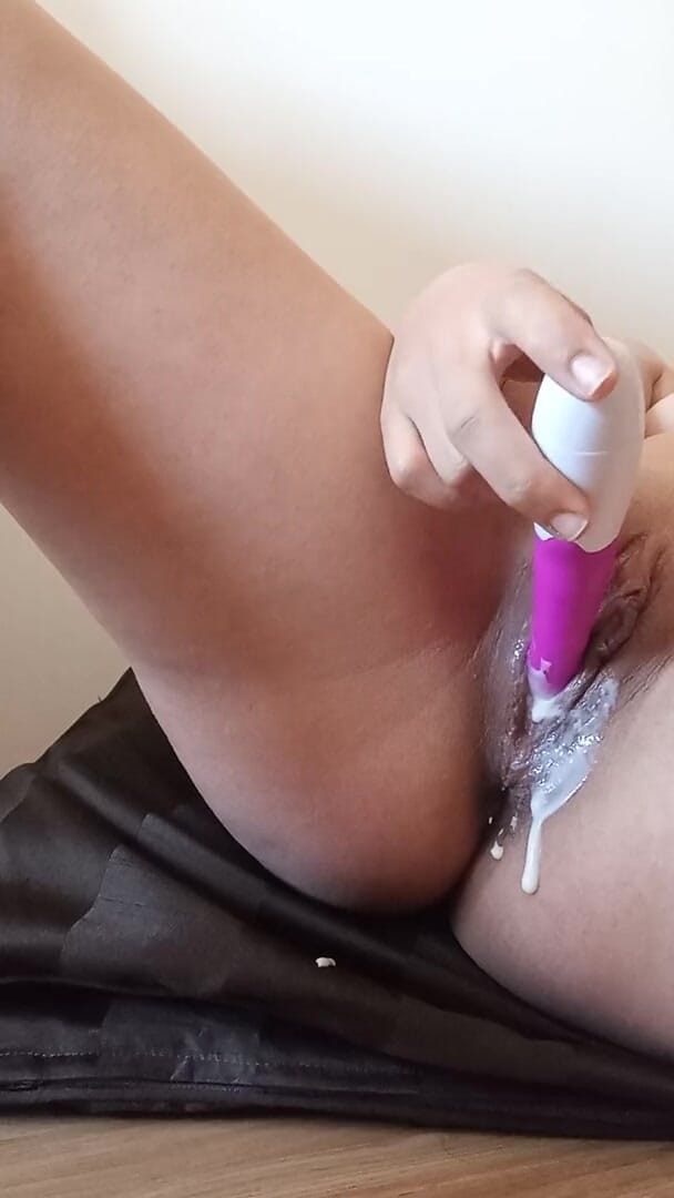100% Porno: Memek bebluk dientot sama mainan seks