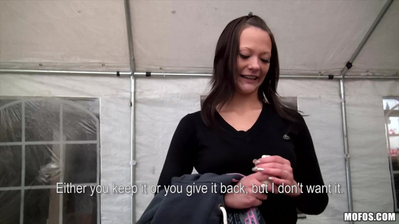 Public Pickups: Veřejné vyzvednutí - sexy brunetka česká Sandy Ambrosia svléká a šuká Steva na...