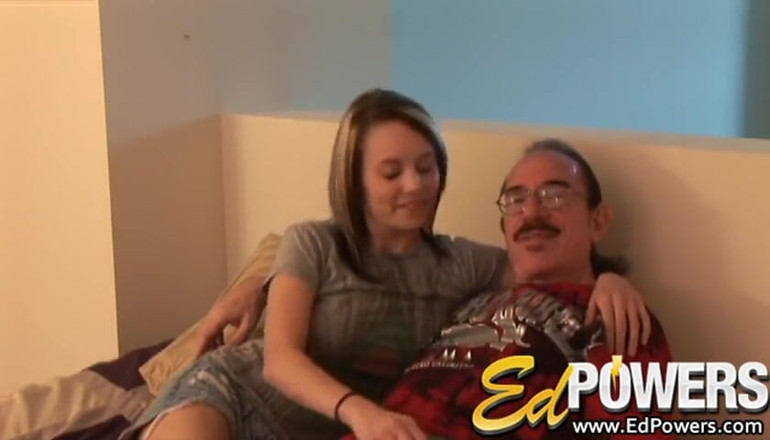 Ed Powers: Debutan kotor baru - elle mae weste