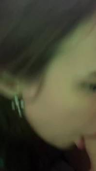 Punk rock brünette Moon Fox's 20-minütiger blowjob: Ich lutsche den kleinen unbeschnittenen schwanz meines freundes und nehme sein sperma auf meine tätowierten titten!