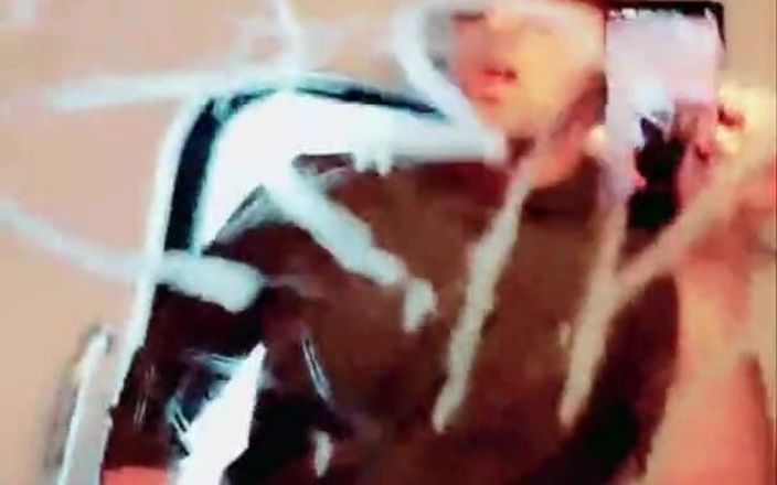 Slutboyben: Il ragazzo in cam4 sborrata in pubblico sul treno