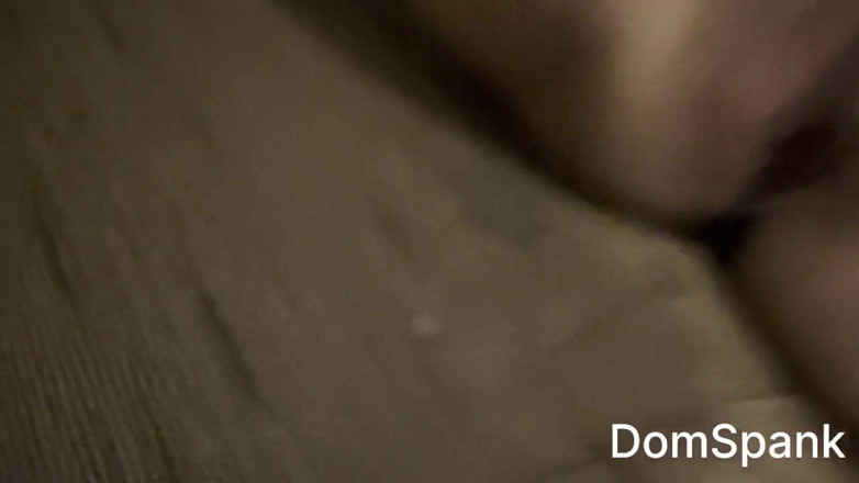 RealDomSpank: Desi ragazza mi fa mangiare il gelato dalla sua figa...