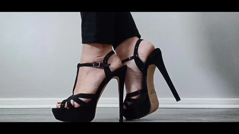 Kinky Lyrical: Gorgeous Strappy Stilettos and Feet