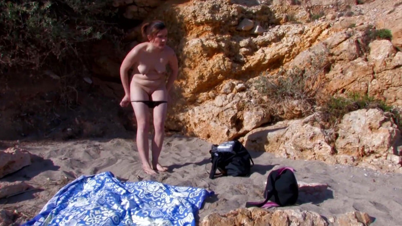Public Entertainment: Una ragazza francese arrapata succhia un cazzo duro