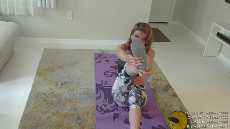 VieraMayXXX: Sfw Stretching in Dirty Smelly Socks