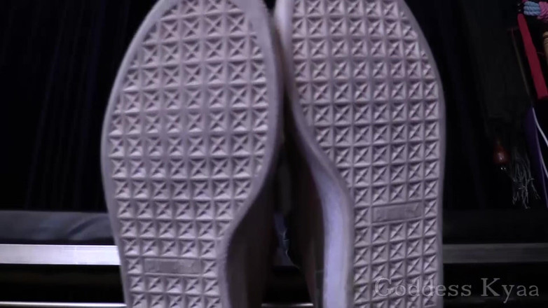 Kyaa Chimera: 吮吸我肮脏的运动鞋