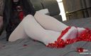 Mistress Legs: Pies de nylon con corazones de plástico rojo en el...