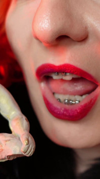 Uriașă devorează videoclip cu fetișuri - Lingând încet Ciocolata Om - seduce și vorbe murdare