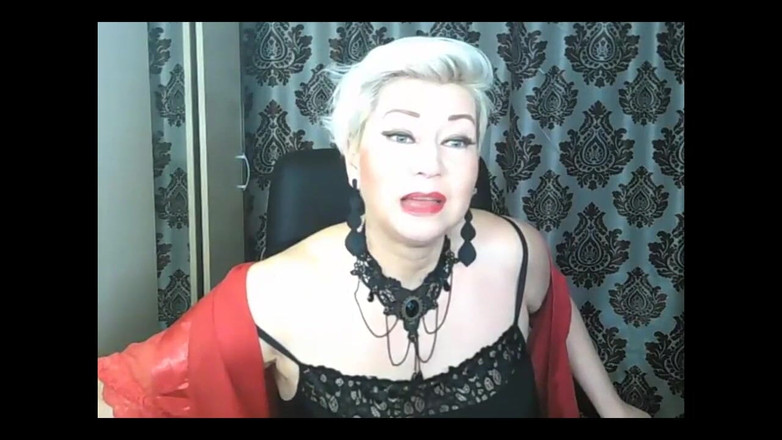 AimeeParadise: Rijpe vuile slet beukt haar kut en kont met enorme...