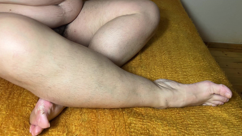 Ellie Carter: Ellie présente un strip-tease magnifique et agréable