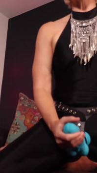 Helena Locke quiere que chupes su gran polla azul