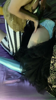 Cachonda duquesa princesa Tiabeanie en medias vintage tiene polla en su coño mojado