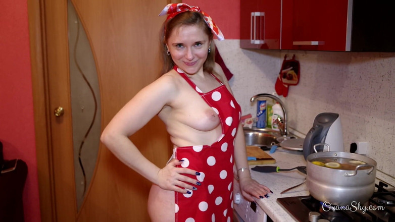 MILF Oxana: Oxana's culinary show part 1. Shrimp