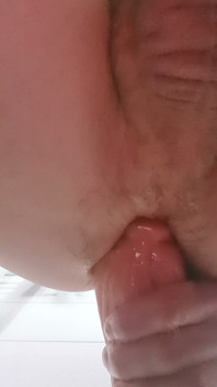 Gode énorme dans mon cul poilu