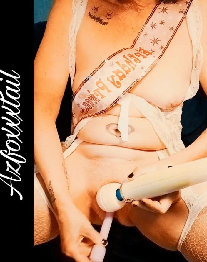 AzFoxxxTailPhelicia: Birthday-playtime 5 with cumshot