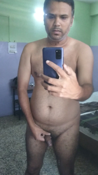 Nani Top: La scopata e gioco con il mio cazzo nudo è completamente...