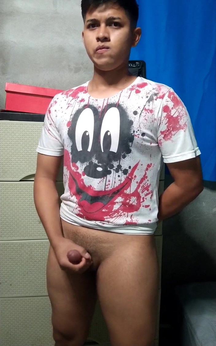 Chicos Virales: Alan Tokers unavený z posilovny masturbuje ve svém pokoji