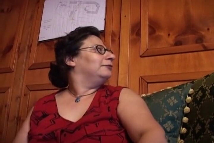 Mature Climax - 100% Mature Videos: Bà già rậm lông và vú to được lấp đầy miệng với...