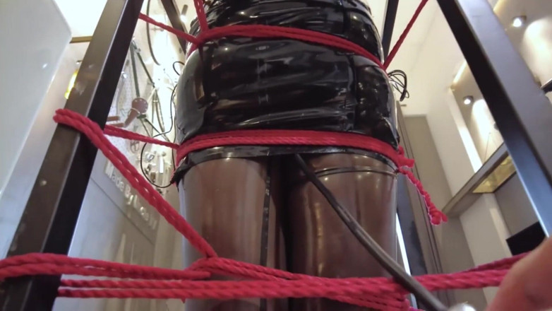 Aisan girl bondage: Mz32 - Bound Within a Metal Device, Reaching a Vibrating Climax.