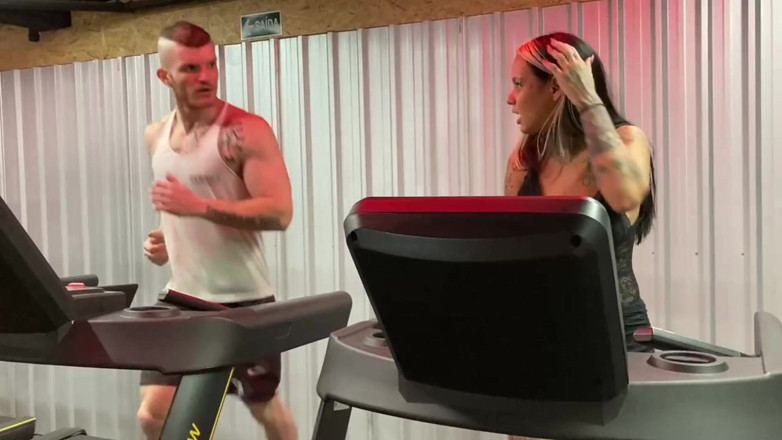 Carmona's films: Ich habe das heiße tätowierte mädchen aus dem fitnessstudio gefickt
