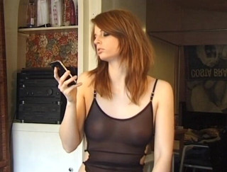 Flash Model Amateurs: La teen ginger parla al telefono
