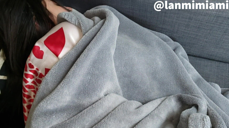 Lanmi Miami: Stepsister was taking a nap and got my hard cock