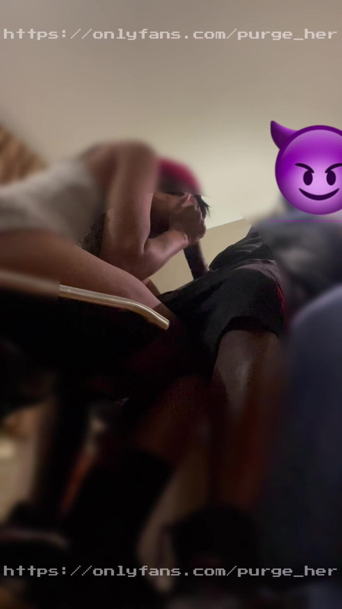 Purge_her: Troia Emo Lavora Sodo per Una Sborrata