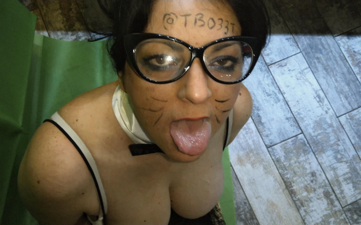 Toilet Mommy: Hot MILF Facial