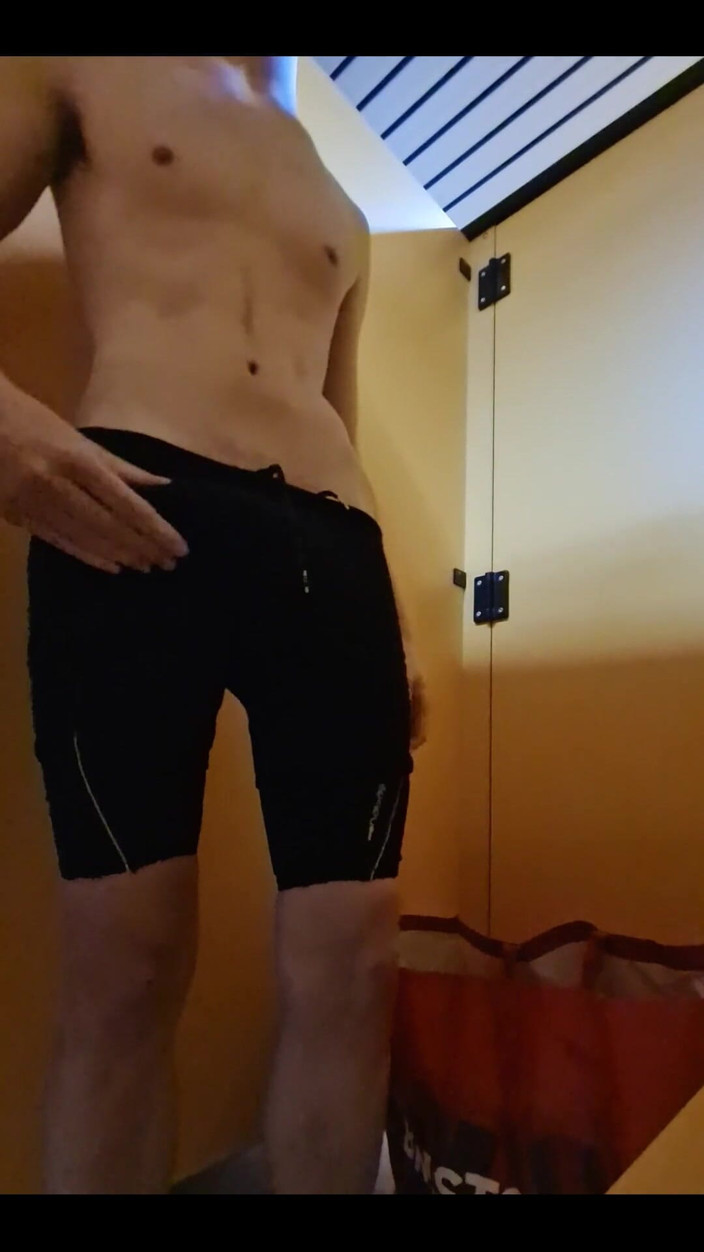 Snauwflake: A Quiet Video in the Changing Rooms of the Swimming...