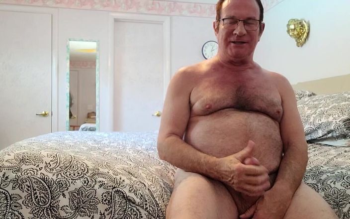 DaddyLNargo: Jerking off in Bed