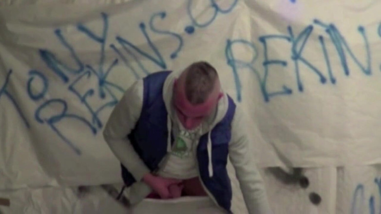 Sneaker gay: Fabien wird von Stef gefickt, dem scally-jungen